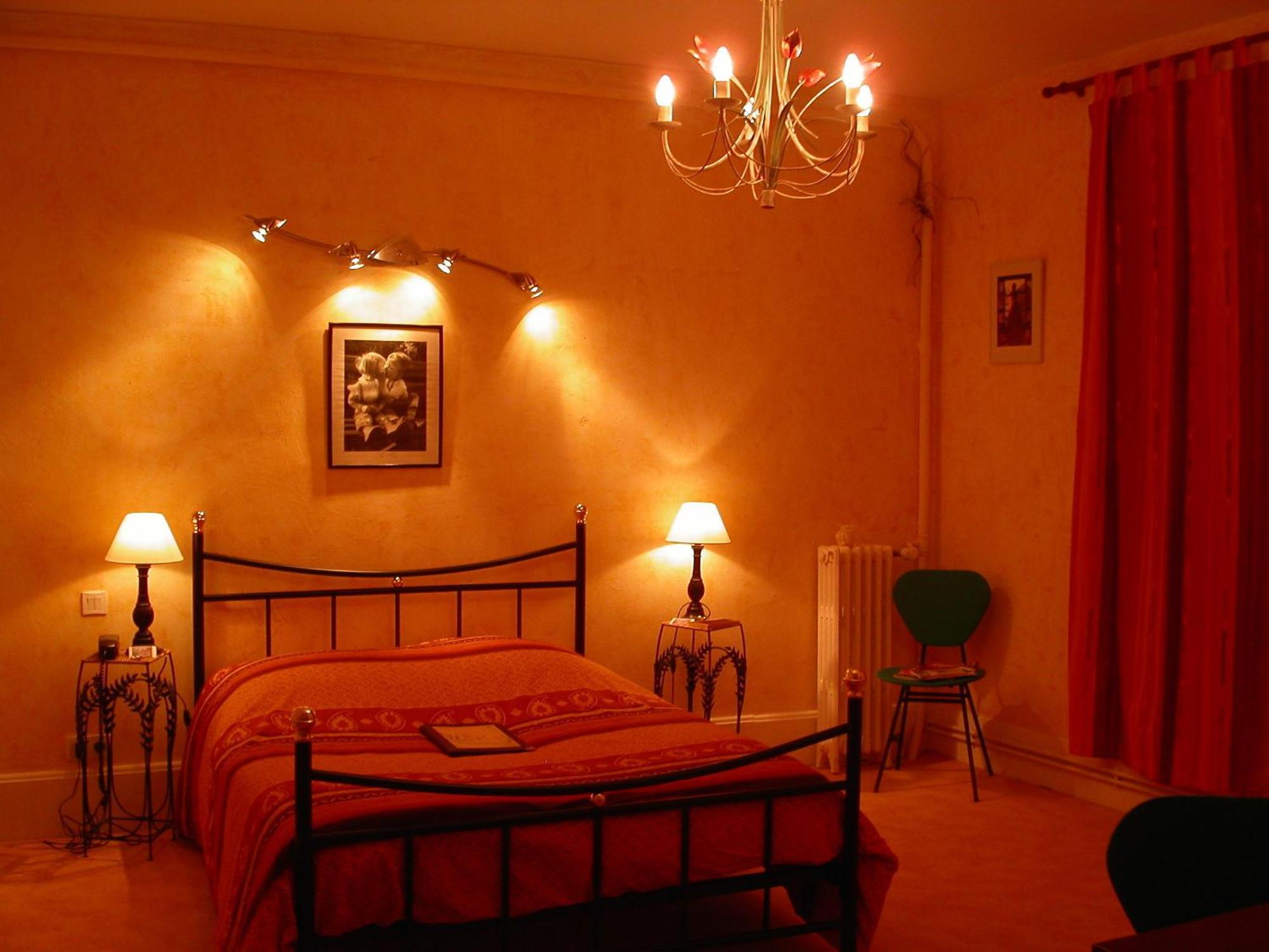 Hôtel le Dauphin Moulins-la-Marche Extérieur photo