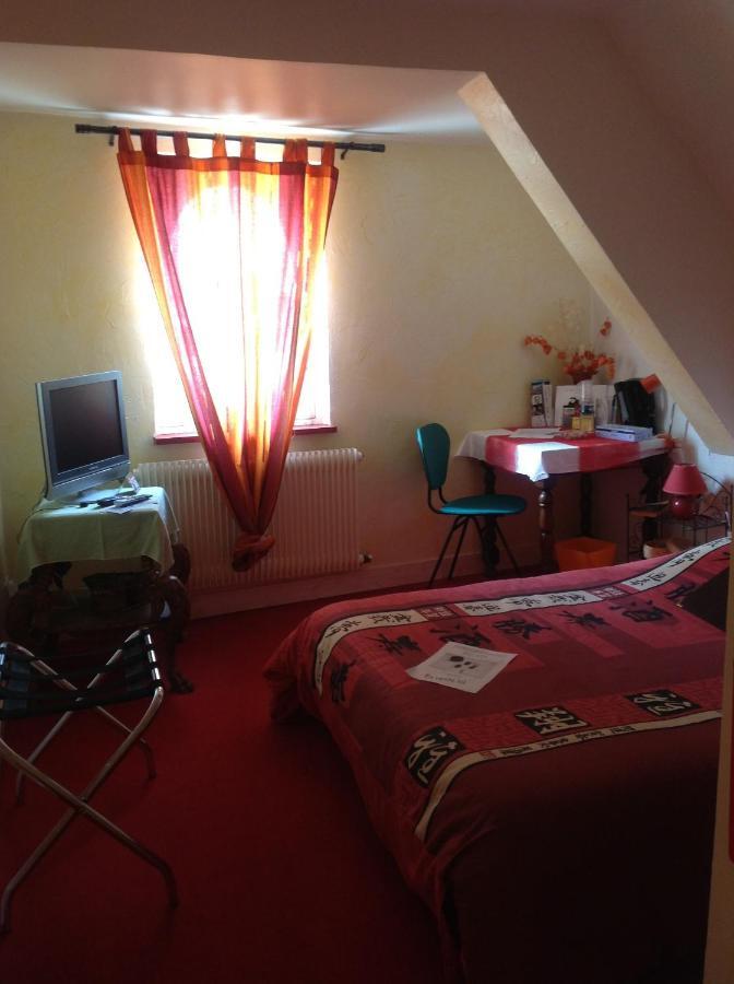 Hôtel le Dauphin Moulins-la-Marche Chambre photo